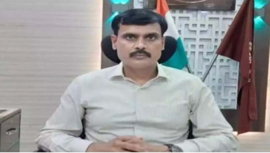 निराश्रित महिला का हक मारने पर संडीला एसडीएम समस्त आठ कर्मी जाँच में पाए गए दोषी, सात पर एफ़आईआर दर्ज 